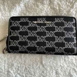 Michael Kors Jet Set Travel Wallet Phone Case
